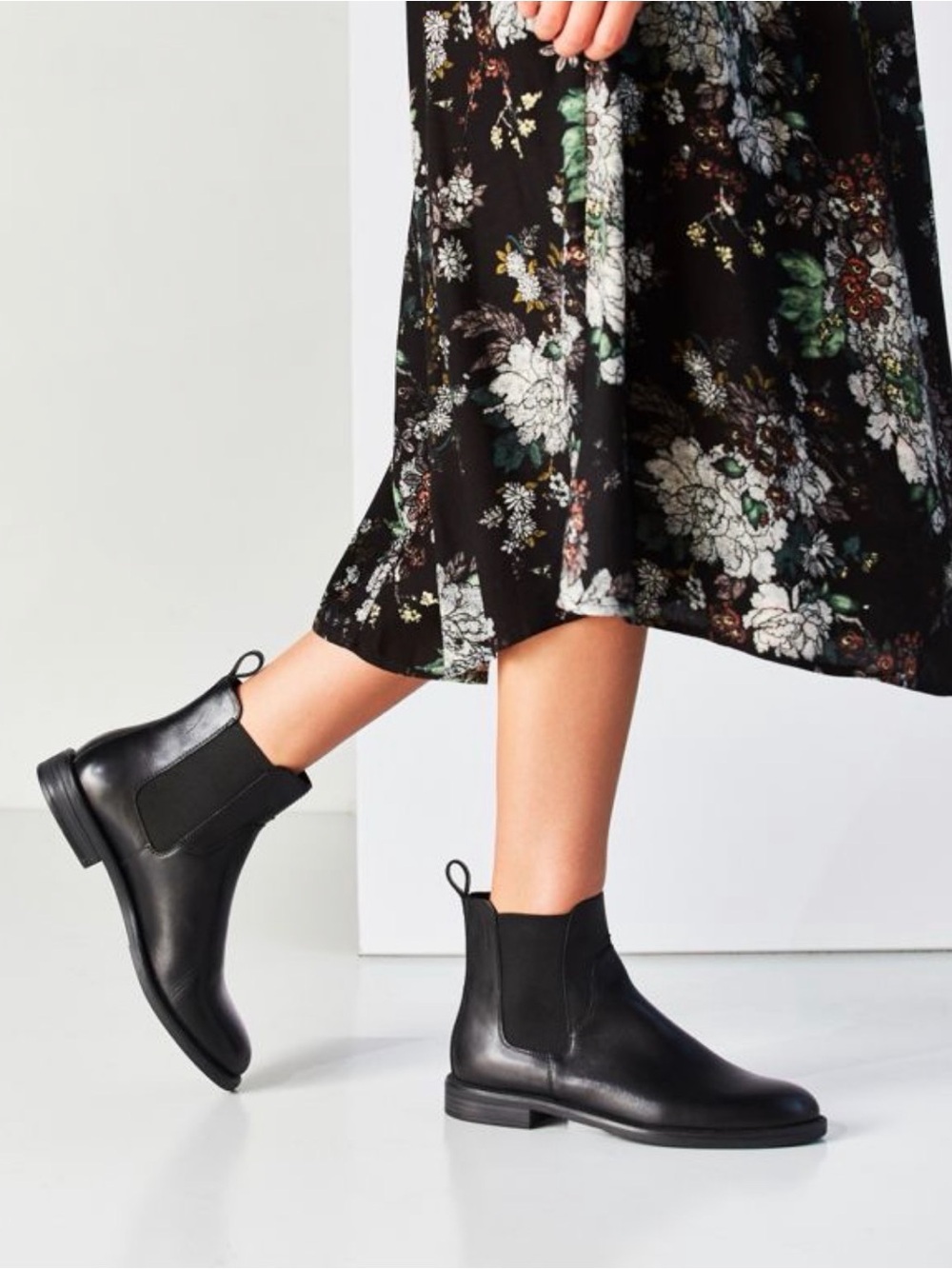 Urban Outfitters Vagabond Amina Chelsea Ankle Boots